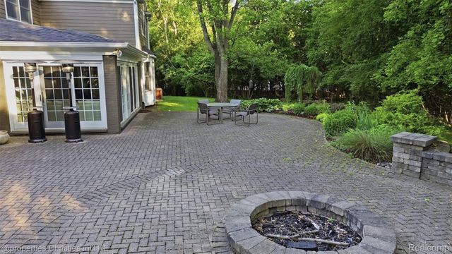 25235 Canterbury Road, Franklin Village, MI 48025