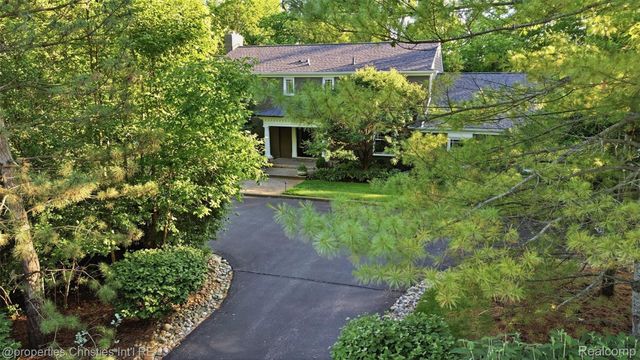 25235 Canterbury Road, Franklin Village, MI 48025