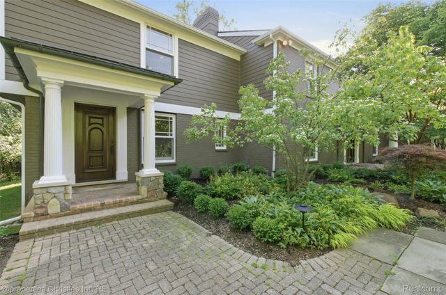 25235 Canterbury Road, Franklin Village, MI 48025