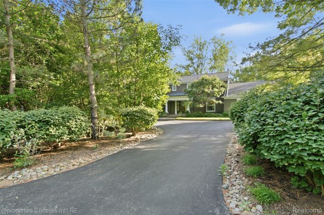 25235 Canterbury Road, Franklin Village, MI 48025