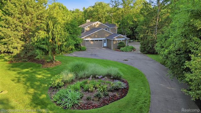25235 Canterbury Road, Franklin Village, MI 48025