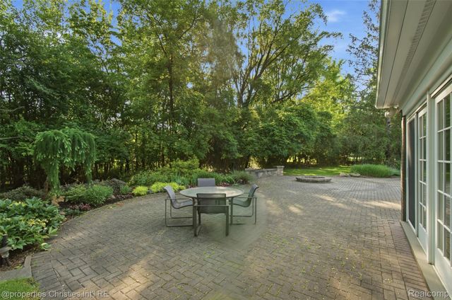25235 Canterbury Road, Franklin Village, MI 48025