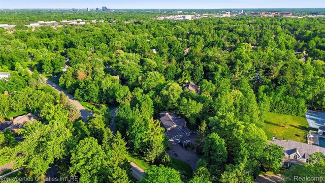 25235 Canterbury Road, Franklin Village, MI 48025