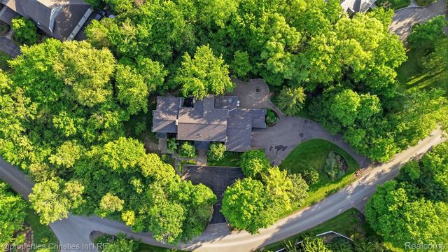 25235 Canterbury Road, Franklin Village, MI 48025