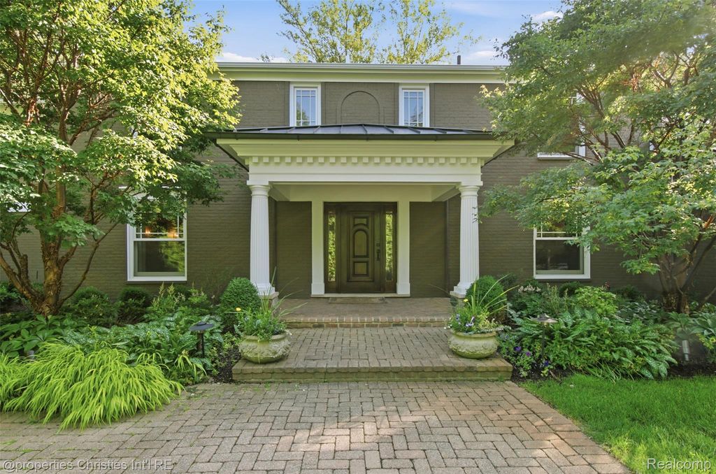 25235 Canterbury Road, Franklin Village, MI 48025