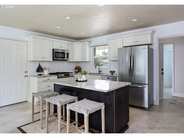 5320 Sw CHERRY Ave, Beaverton, OR 97005