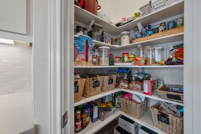 924 Hornsby HOLW, Leander, TX 78641