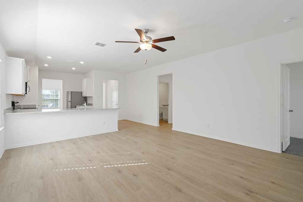 136 Paria CT, Jarrell, TX 76537