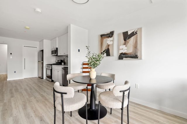 602 Canterbury U9, Boston, MA 02131