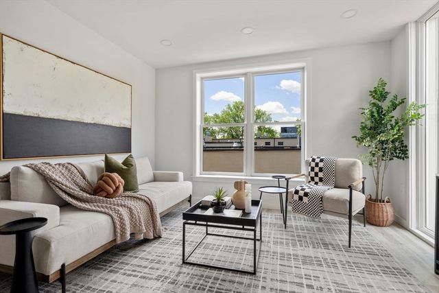 602 Canterbury U9, Boston, MA 02131