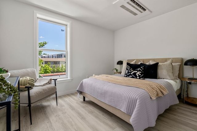 602 Canterbury U9, Boston, MA 02131