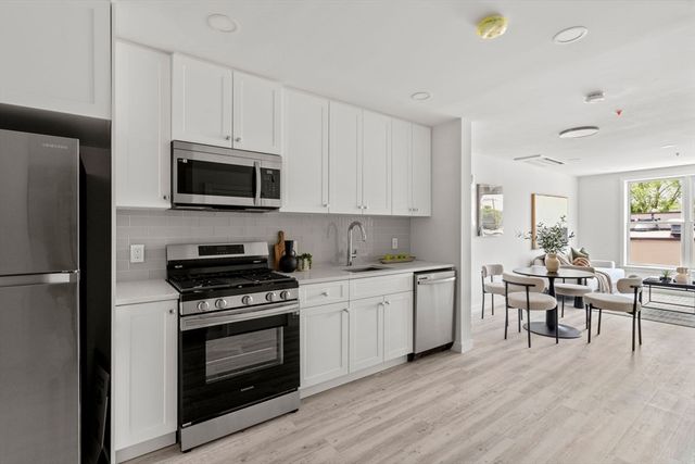 602 Canterbury U9, Boston, MA 02131