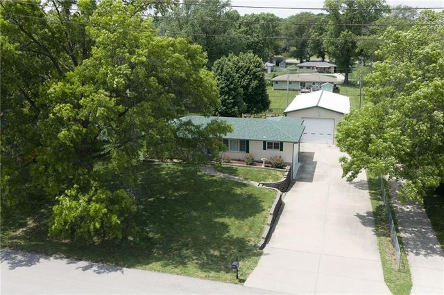 510 S 2nd Street, Lansing, KS 66048
