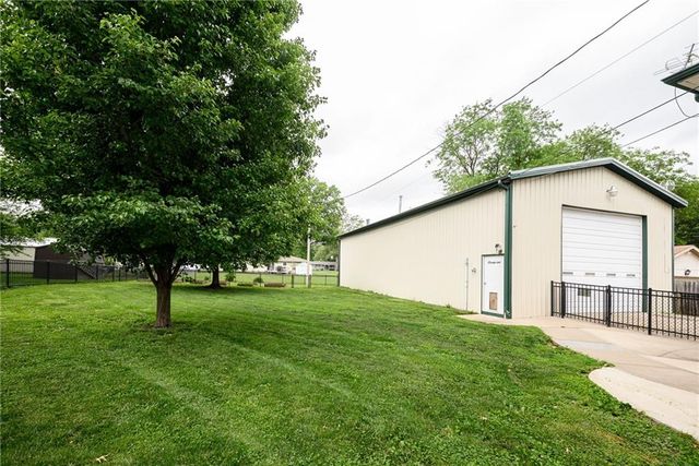 510 S 2nd Street, Lansing, KS 66048