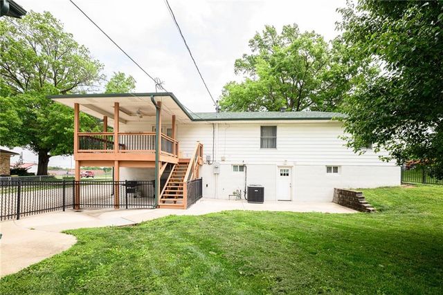 510 S 2nd Street, Lansing, KS 66048
