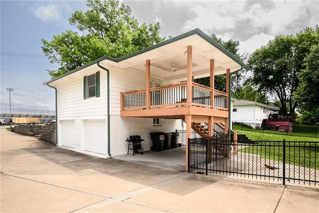 510 S 2nd Street, Lansing, KS 66048