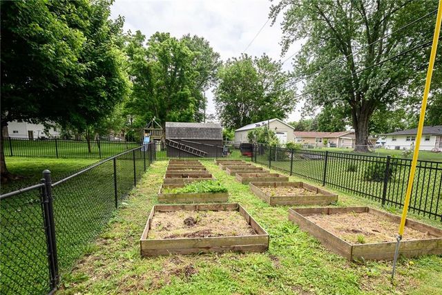 510 S 2nd Street, Lansing, KS 66048