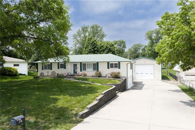 510 S 2nd Street, Lansing, KS 66048