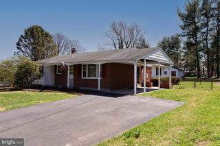 4 CINNAMON FERN RD, Round Hill, VA 20141
