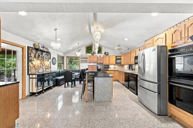 688 S West St, Agawam, MA 01030