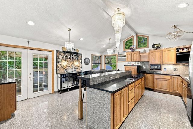 688 S West St, Agawam, MA 01030