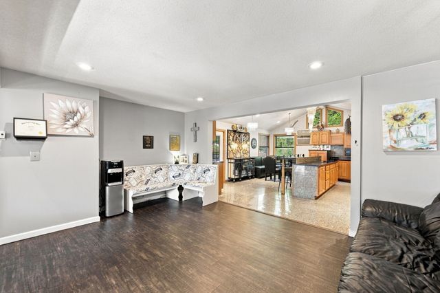 688 S West St, Agawam, MA 01030