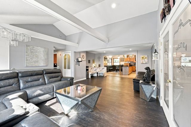 688 S West St, Agawam, MA 01030