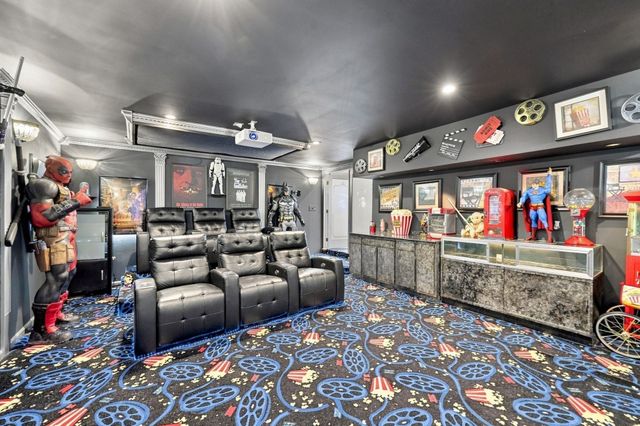 688 S West St, Agawam, MA 01030
