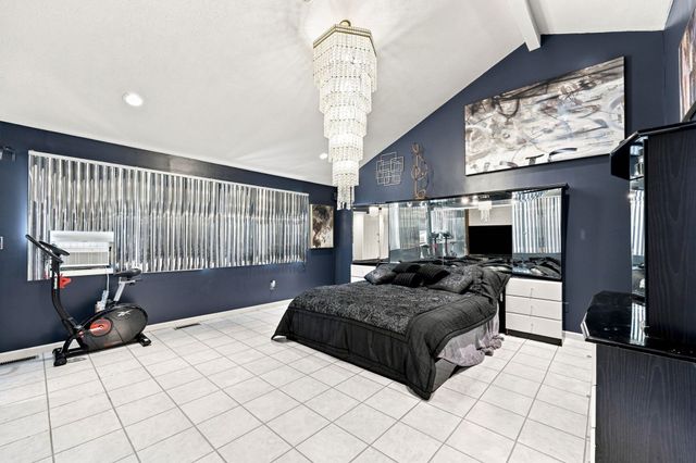 688 S West St, Agawam, MA 01030