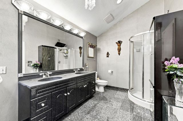 688 S West St, Agawam, MA 01030