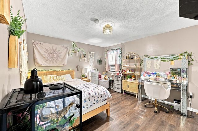 688 S West St, Agawam, MA 01030