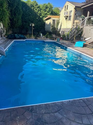 688 S West St, Agawam, MA 01030