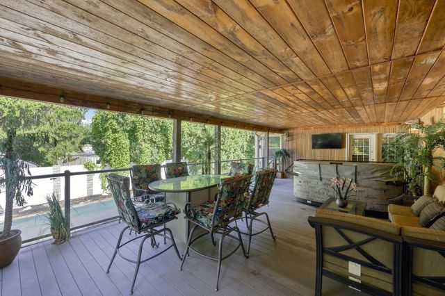688 S West St, Agawam, MA 01030