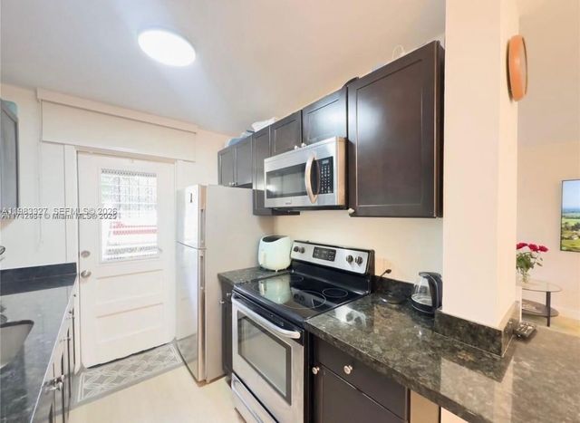 1120 NE 10th St 2, Hallandale Beach, FL 33009