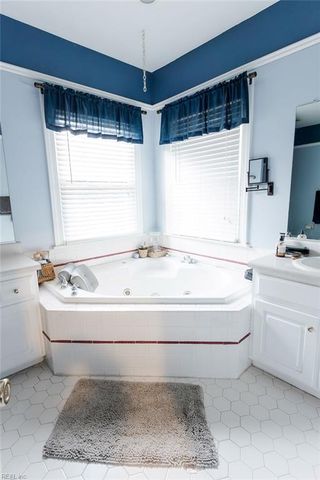 134 Kings Point DR, Suffolk, VA 23434