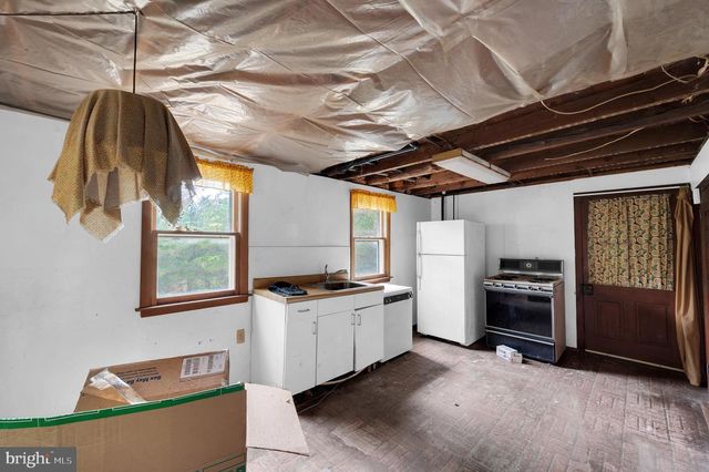 114 DIVISION ST, West Creek, NJ 08092