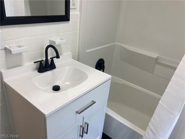 5299 Haverford Drive, Lyndhurst, OH 44124