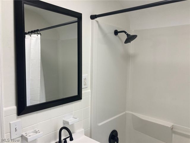 5299 Haverford Drive, Lyndhurst, OH 44124