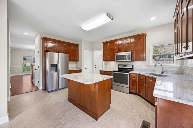 10008 Larkspur Drive, Ooltewah, TN 37363