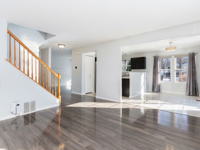 112 Waterbury Circle, Oswego, IL 60543