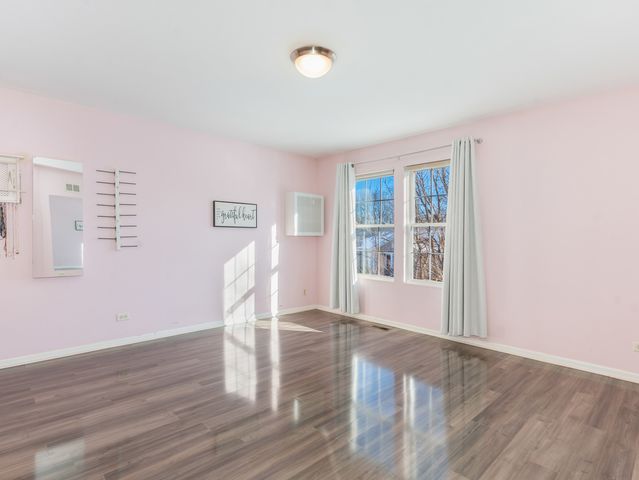 112 Waterbury Circle, Oswego, IL 60543