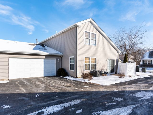 112 Waterbury Circle, Oswego, IL 60543