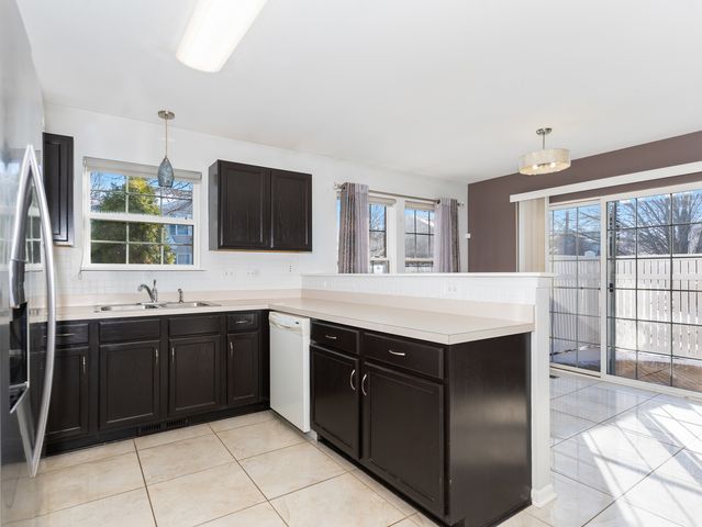 112 Waterbury Circle, Oswego, IL 60543