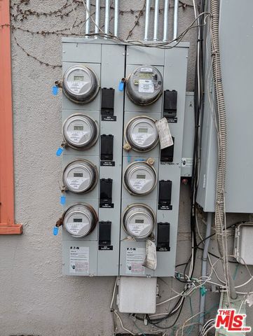 5667 Franklin Avenue, Los Angeles, CA 90028