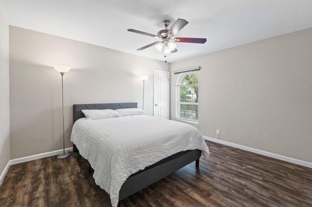 910 Duncan LN 1, Austin, TX 78705