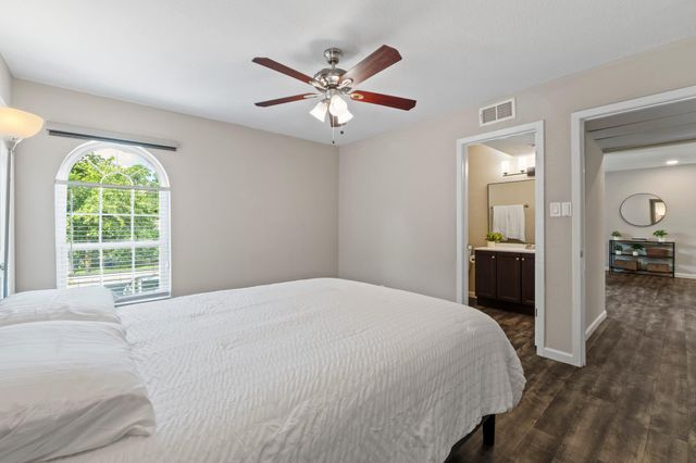 910 Duncan LN 1, Austin, TX 78705