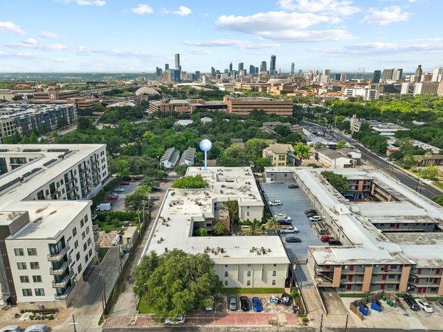 910 Duncan LN 1, Austin, TX 78705