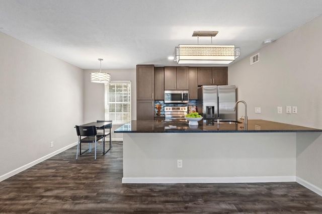 910 Duncan LN 1, Austin, TX 78705