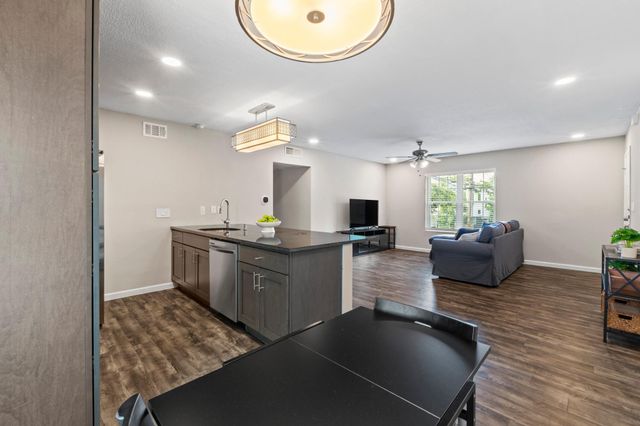 910 Duncan LN 1, Austin, TX 78705