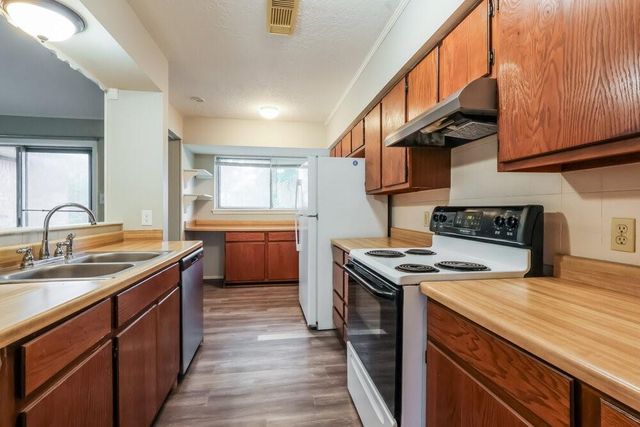 200 Montrose Circle, Conroe, TX 77301